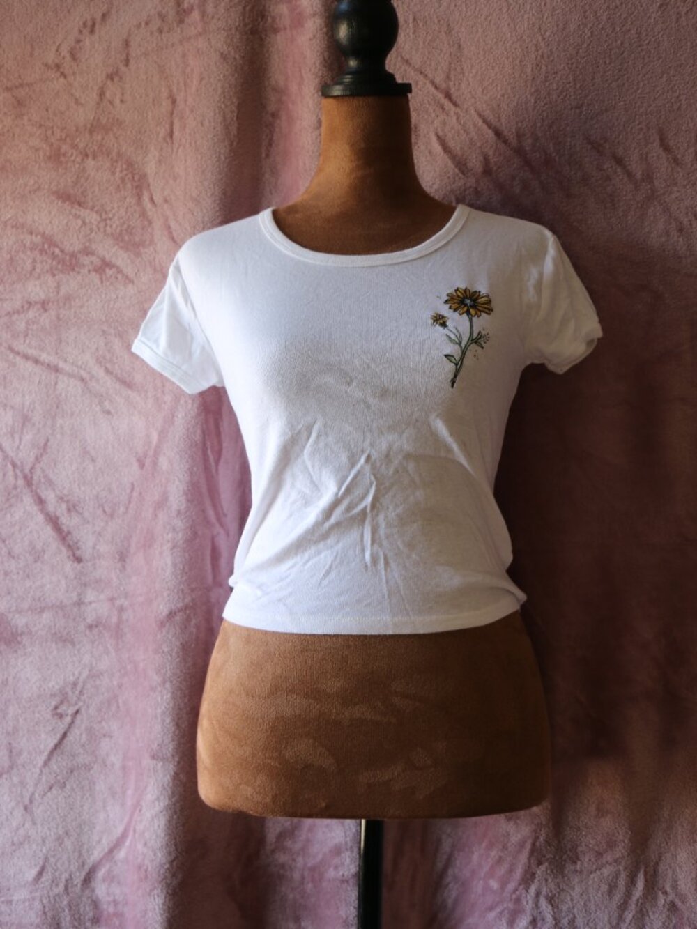 Free State Women’s White Embroidered Sunflower T-Shirt 🌻🤍 Size XS